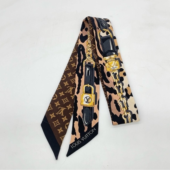 Louis Vuitton Accessories - Auth LOUIS VUITTON Monogram
Leopard Print Silk Bandeau Scarf